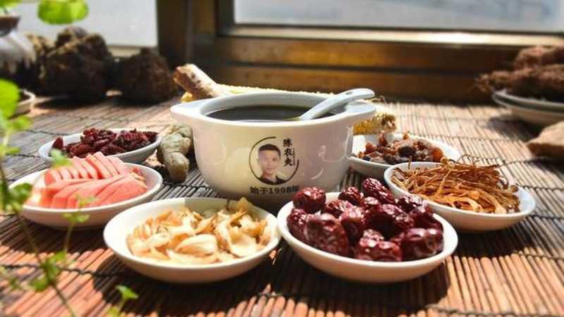 上海足疗师工资水平解析：影响因素与职业前景**